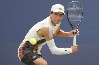 Иван Иванов продължава да катери мъжката ранглиста