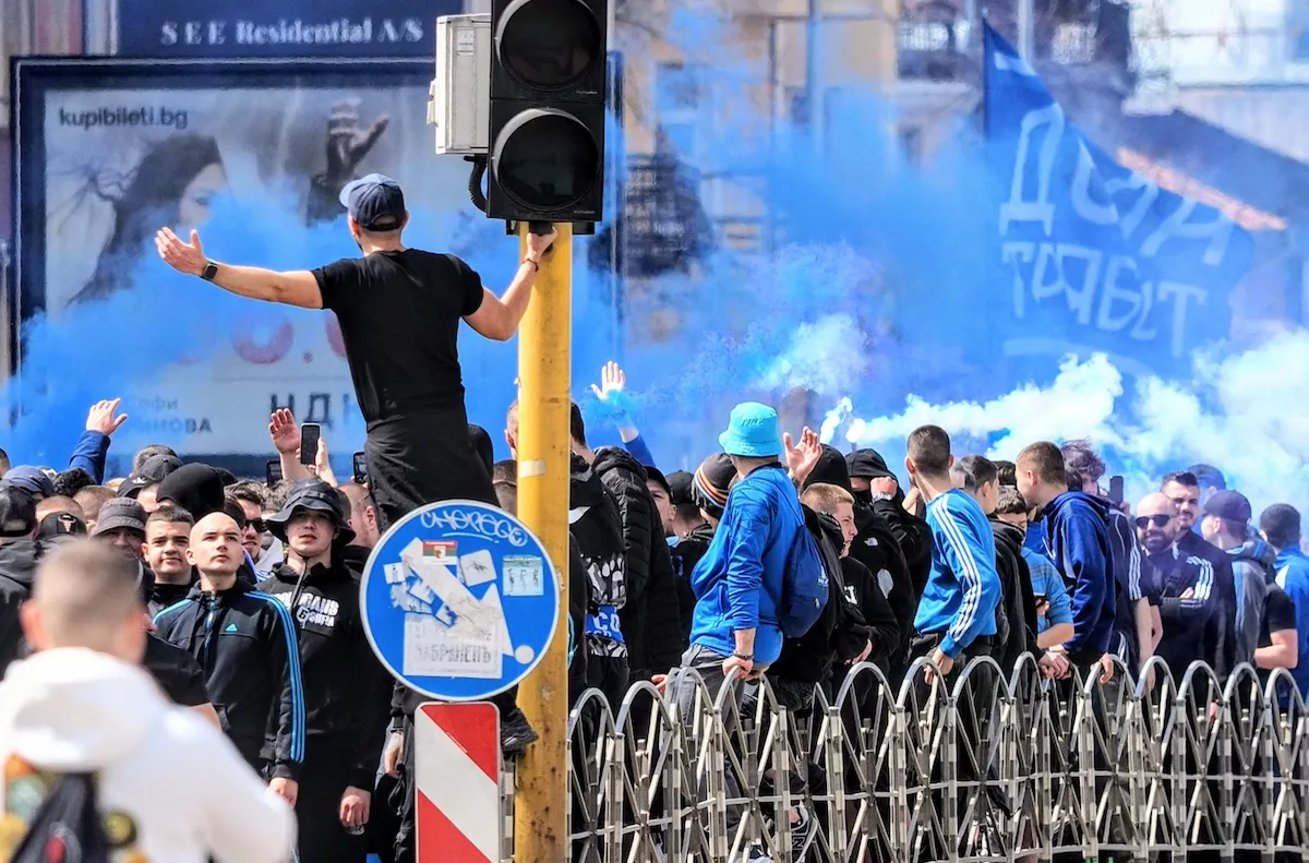 "Синя" доминация по трибуните (ВИДЕО)