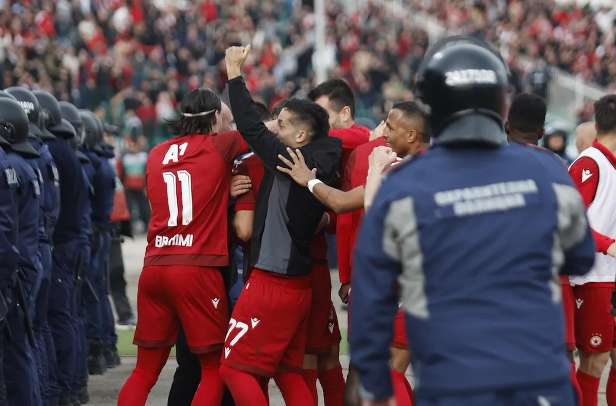 Нова късна драма посече Левски, интригата за титлата остава (ВИДЕО)