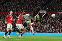 Лийдс с Груев с историческа победа на "Олд Трафорд"