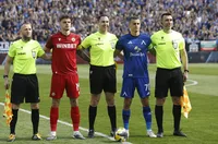 Левски опитал да спре Гребенчарски за дербито