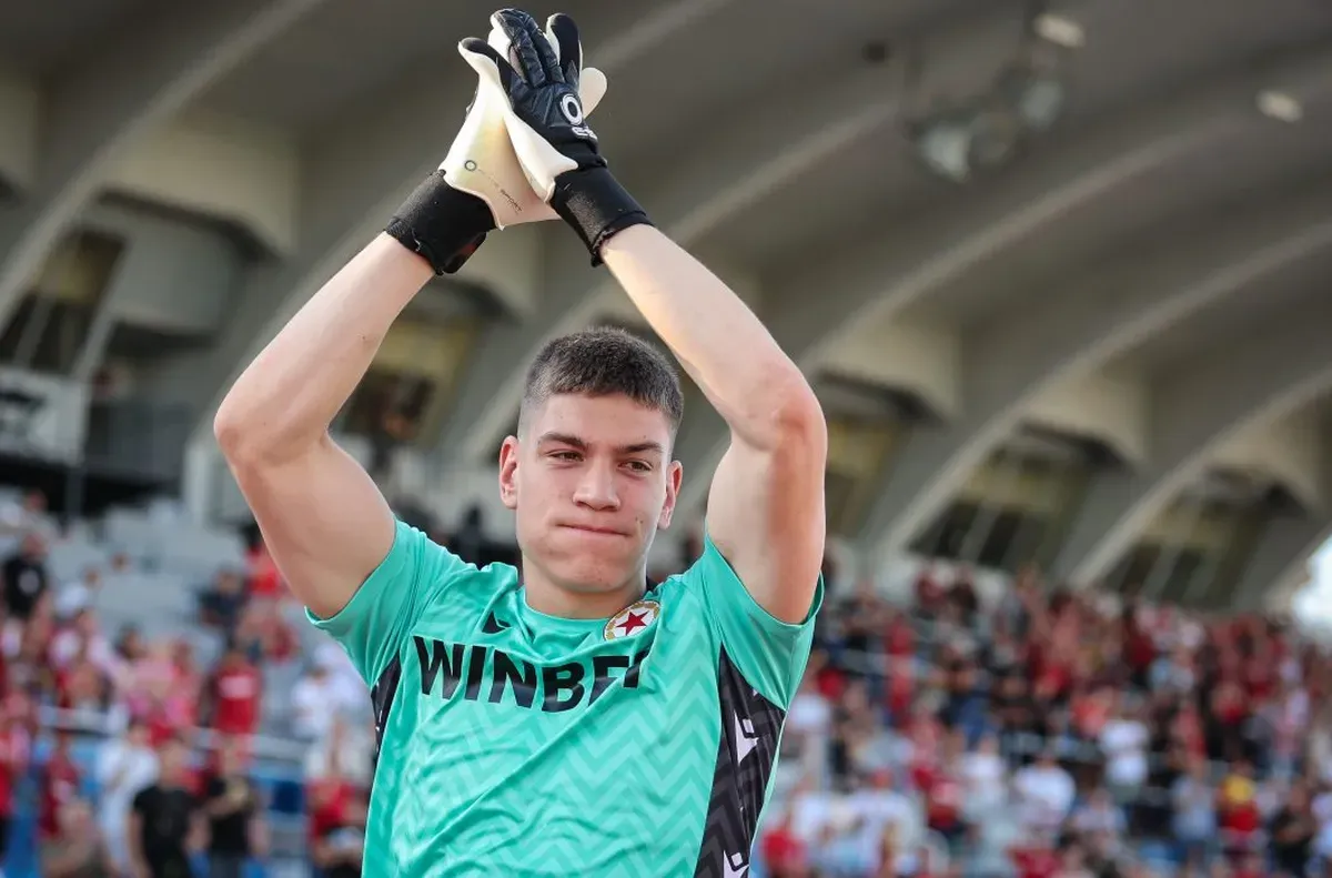 Лапоухов потегля към Русия?