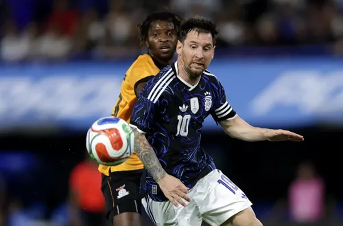 Промоутърска компания съди Меси и Аржентина