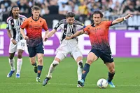 Основен футболист на Юве подписа нов договор