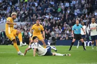 Брайтън болезнено смълча Тотнъм в добавеното време