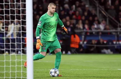 Вратар на ПСЖ се дистанцира от съотборниците си