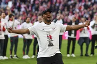 Компани няма да се връща във Висшата лига - продава къщата си в Англия