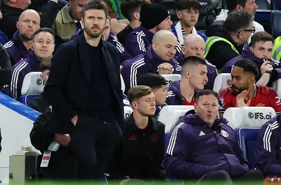 Манчестър Юнайтед още обмисля дали да задържи Карик