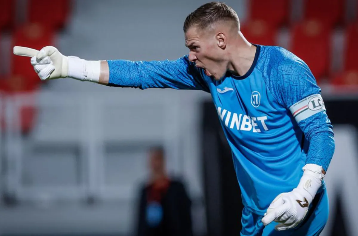 Клубове от Турция, Белгия и Полша с интерес към вратаря на Локо (Пд)