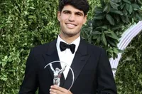 Испанската тенис звезда Карлос Алкарас показа своята последна награда