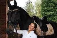 Дъщерята на Майкъл Оуен на състезание по конен спорт