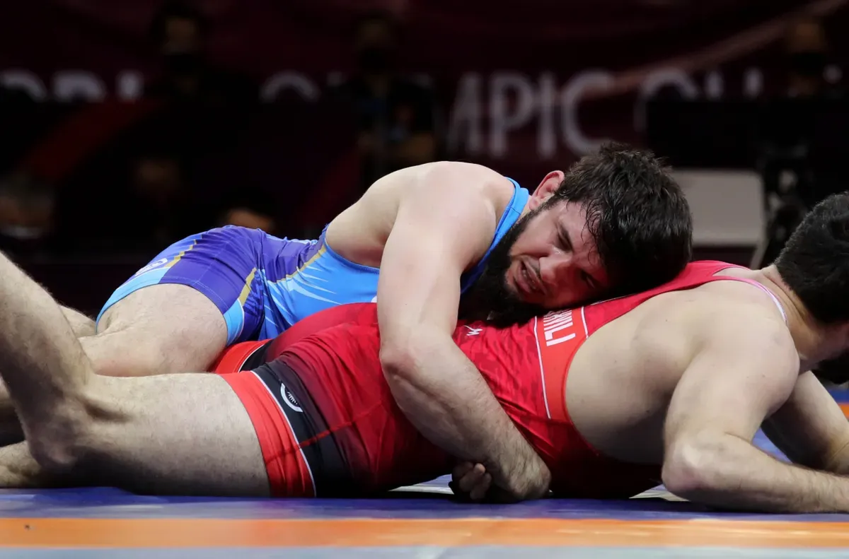 Ахмед Магамаев на полуфинал срещу легенда на Европейското по борба