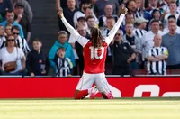 Арсенал се справи с Нюкасъл и пак е на върха