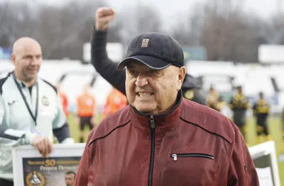 Фенове на Славия скочиха на Венци Стефанов