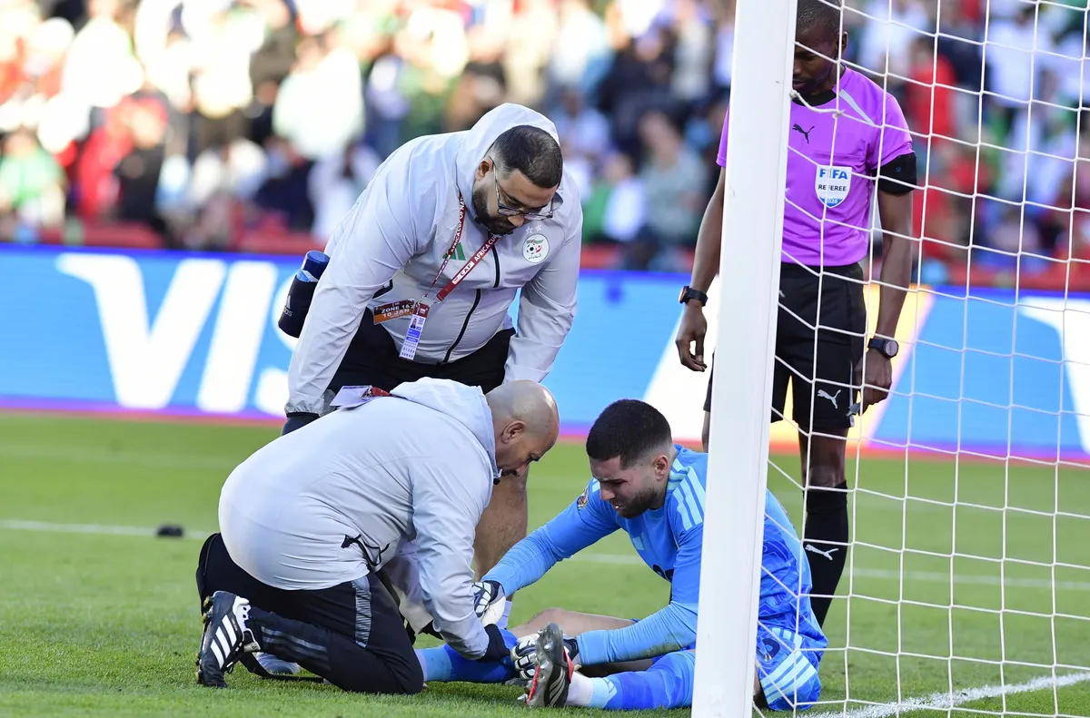 Синът на Зидан и вратар на Алжир с тежка контузия