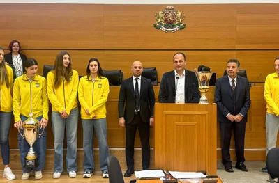 Пловдив посрещна с аплодисменти волейболните си шампионки