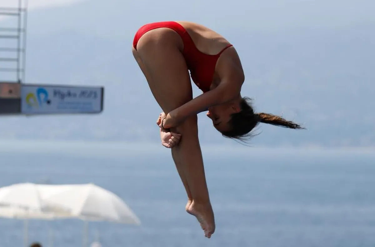 Наше момиче с медал от турнир по скокове във вода