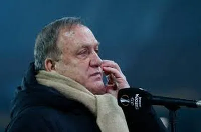 Дик Адвокаат се завръща начело на Кюрасао