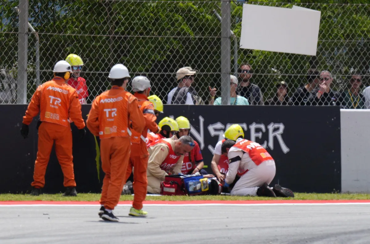 Падане в MotoGP прати двама в болница