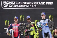 MotoGP: Наказание на Жоан Мир качи Баная на подиума