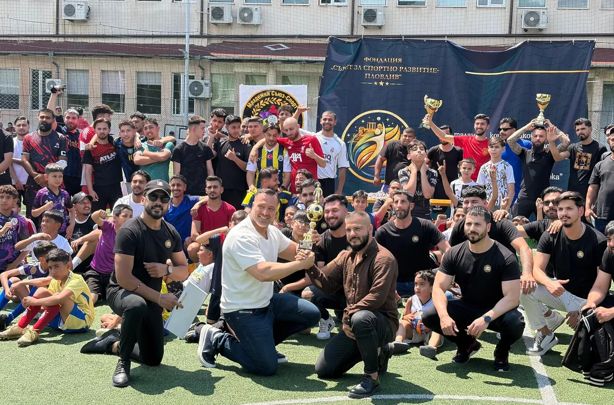 ВОЙНАТА В МАХАЛИТЕ СПРЯ! Иван Пашов обедини враждуващи общности след 20 години напрежение