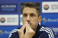 Извиват ръцете на Левски