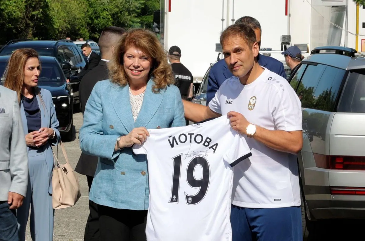 Любослав Пенев благодари на Стилиян Петров и неговата фондация за