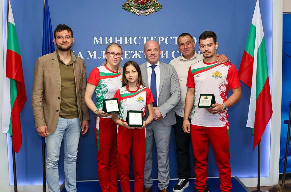 Министърът на младежта и спорта Енчо Керязов награди с почетни