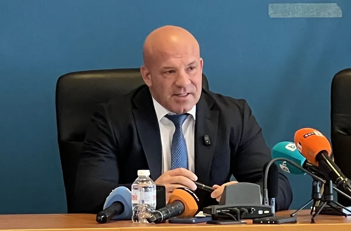 Има известно забавяне призна спортният министър Министърът на младежта и