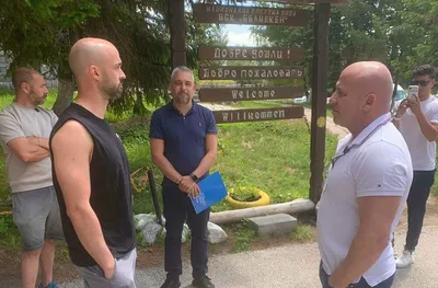 Енчо Керязов инспектира бадминтонистите на Белмекен