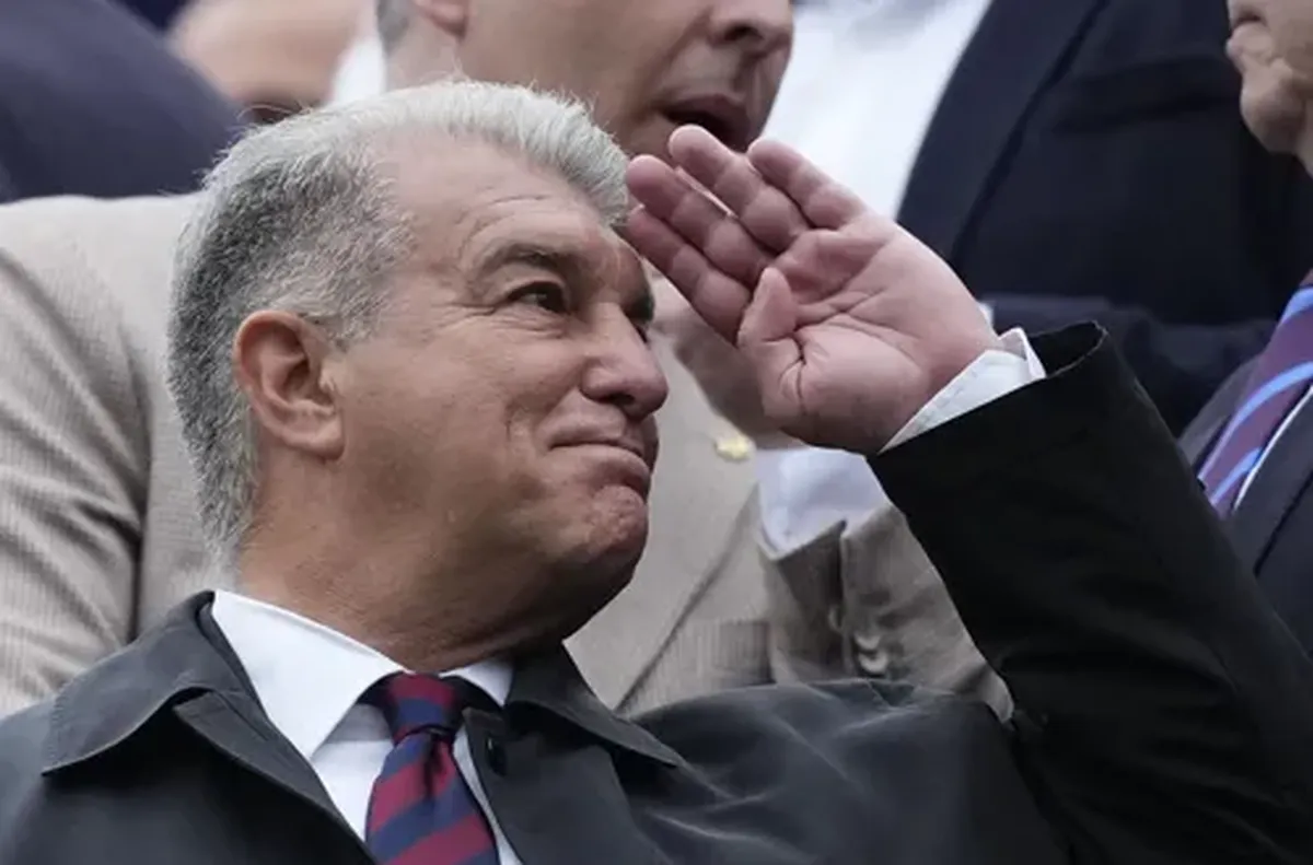 Познавам го достатъчно добре че той разиграва свой собствен цирк