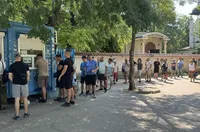 Дълга опашка на “Герена” за билети срещу Кайрат 