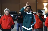 След 10 дни протакане Возиня най-после пристигна в Чили за подпис с Коло Коло