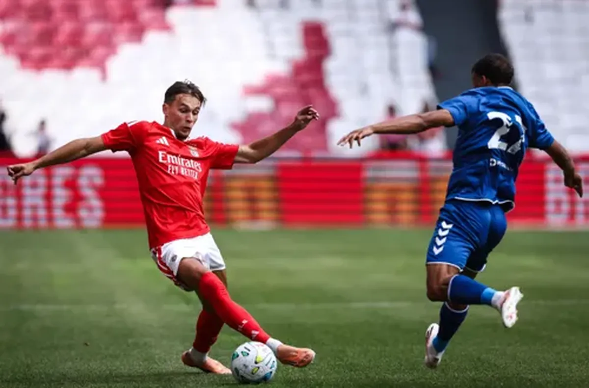 Нюкасъл се споразуми с Бенфика за защитник