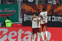 Аугсбург отвя Шалке 04 в Бундеслигата