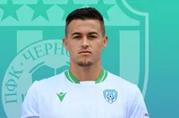 Чужденец се бори за доверието на Илиан Илиев