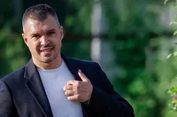 Валери Божинов е сред звездите на бенефиса на Фабрицио Миколи в Палермо