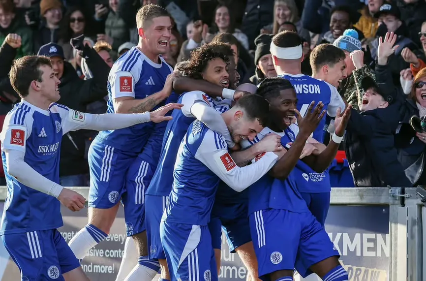 Макълсфийлд - Кристъл Палас 2:1