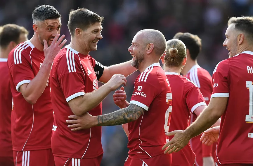 Легенди на Ливърпул - Легенди на Дортмунд  2:2