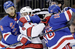 NHL: Ню Йорк Рейнджърс - Каролина  3:1 (Каролина води с 2:1 в серията)