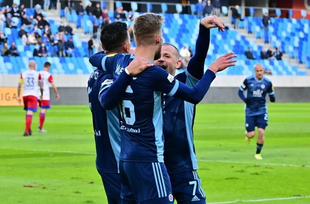 Слован (Братислава) - Сеница 5:0 (гол на Божиков)