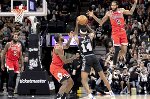 NBA: Сан Антонио - Чикаго Булс 129:124
