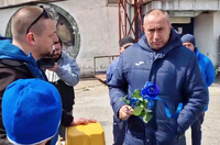 Станимир Стоилов разговаря с феновете след тренировката на Левски