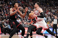 NBA: Торонто - Чикаго 105:109